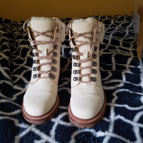 NIB Frye Samantha Hiker in Ivory Nubuck Leather - Picture 3 of 13